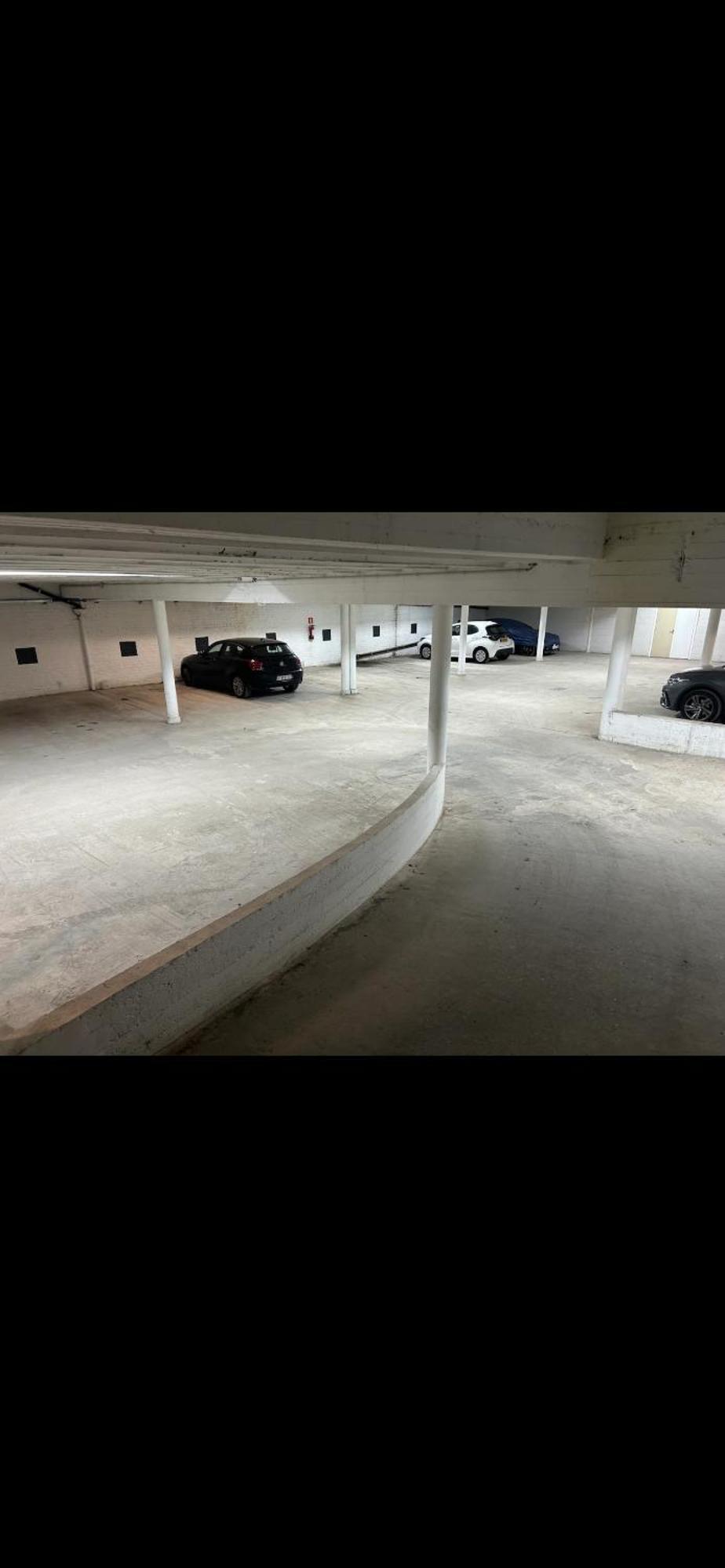 Appartement Spacieux Avec Terrasse Et Garage Prive Brussels Luaran gambar